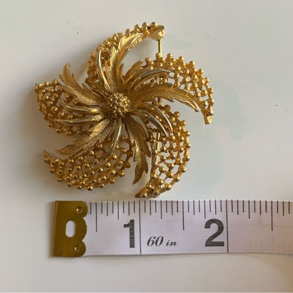 Vintage Lisner Gold-Tone Floral sunburst Brooch – Mid-Century Statement Pin 2.5” - Picture 7 of 8